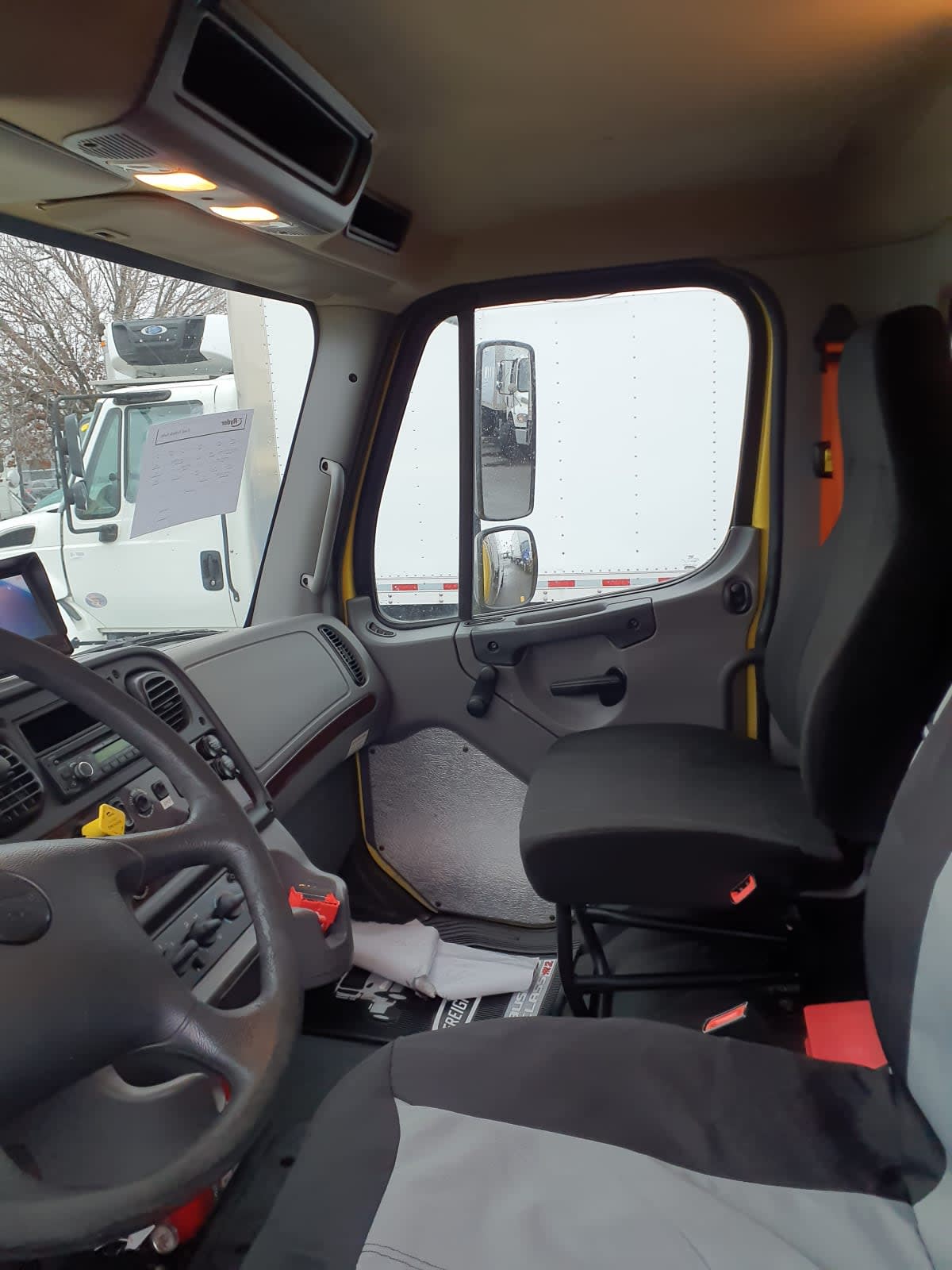 Used 2016 Freightliner M2 106 - photo 9