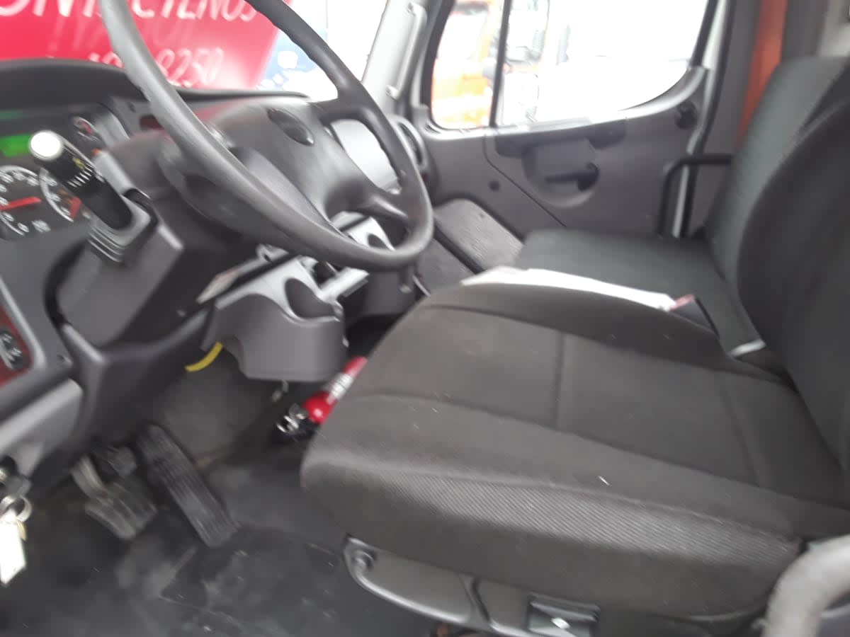 Used 2017 Freightliner M2 106 - photo 9