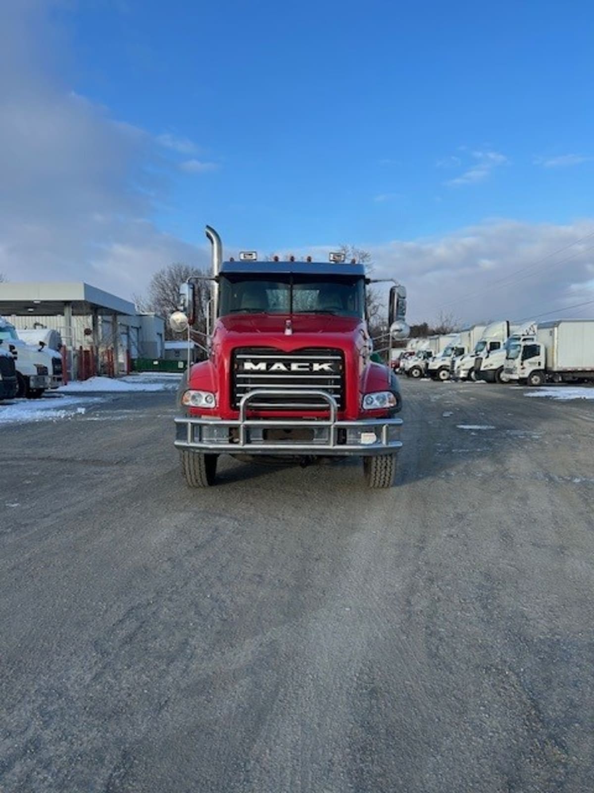 Used 2017 Mack GU813 - photo 2