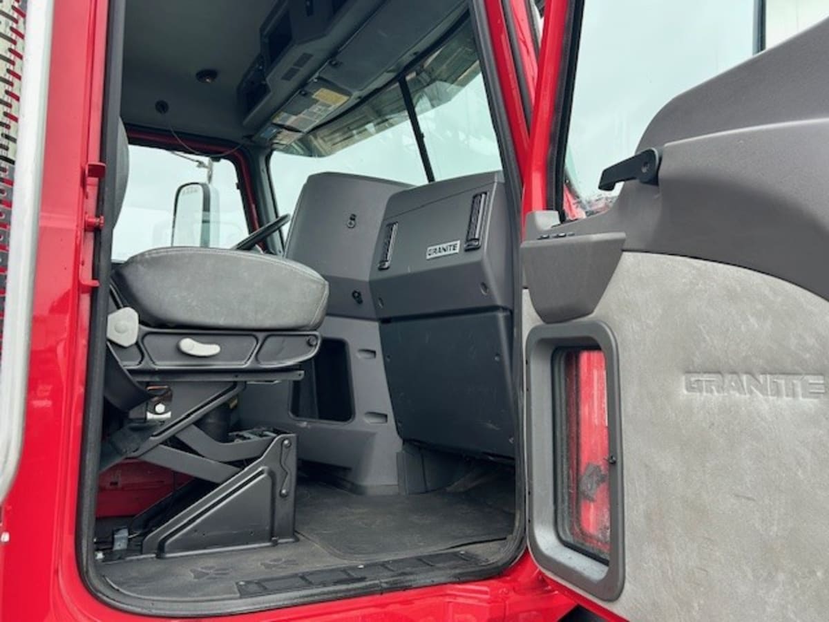 Used 2017 Mack GU813 - photo 9