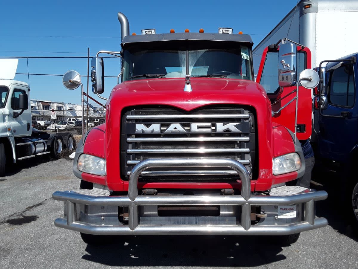 Used 2018 Mack GU813 - photo 2