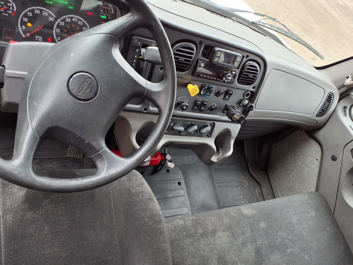 Used 2018 Freightliner M2 106 - photo 9