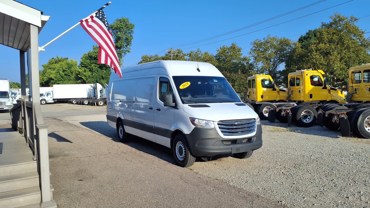 Used 2019 Freightliner Sprinter Empty Cargo Van - photo 3
