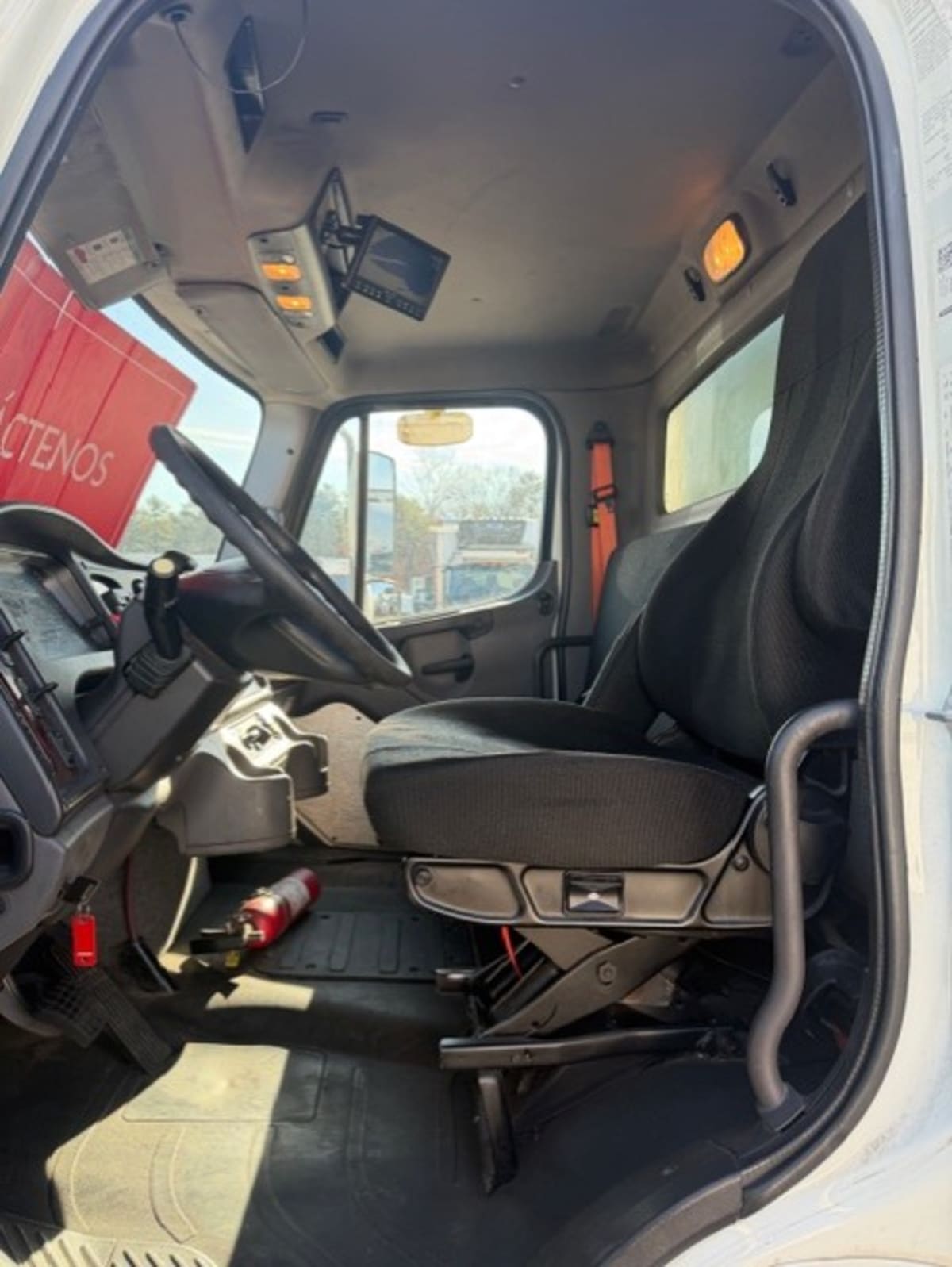 Used 2019 Freightliner M2 106 - photo 9