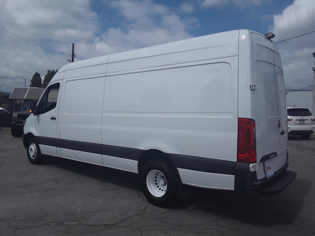 Used 2020 Freightliner Sprinter 3500 - photo 8