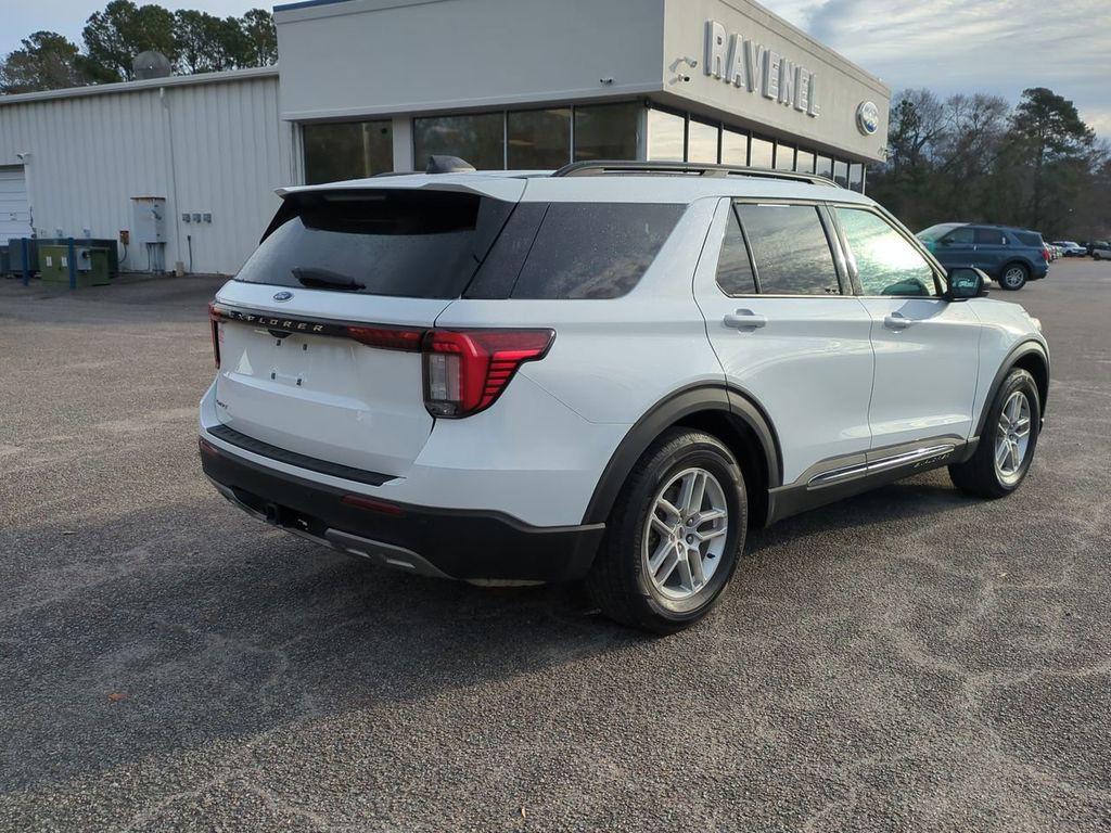 Used 2025 Ford Explorer - photo 2