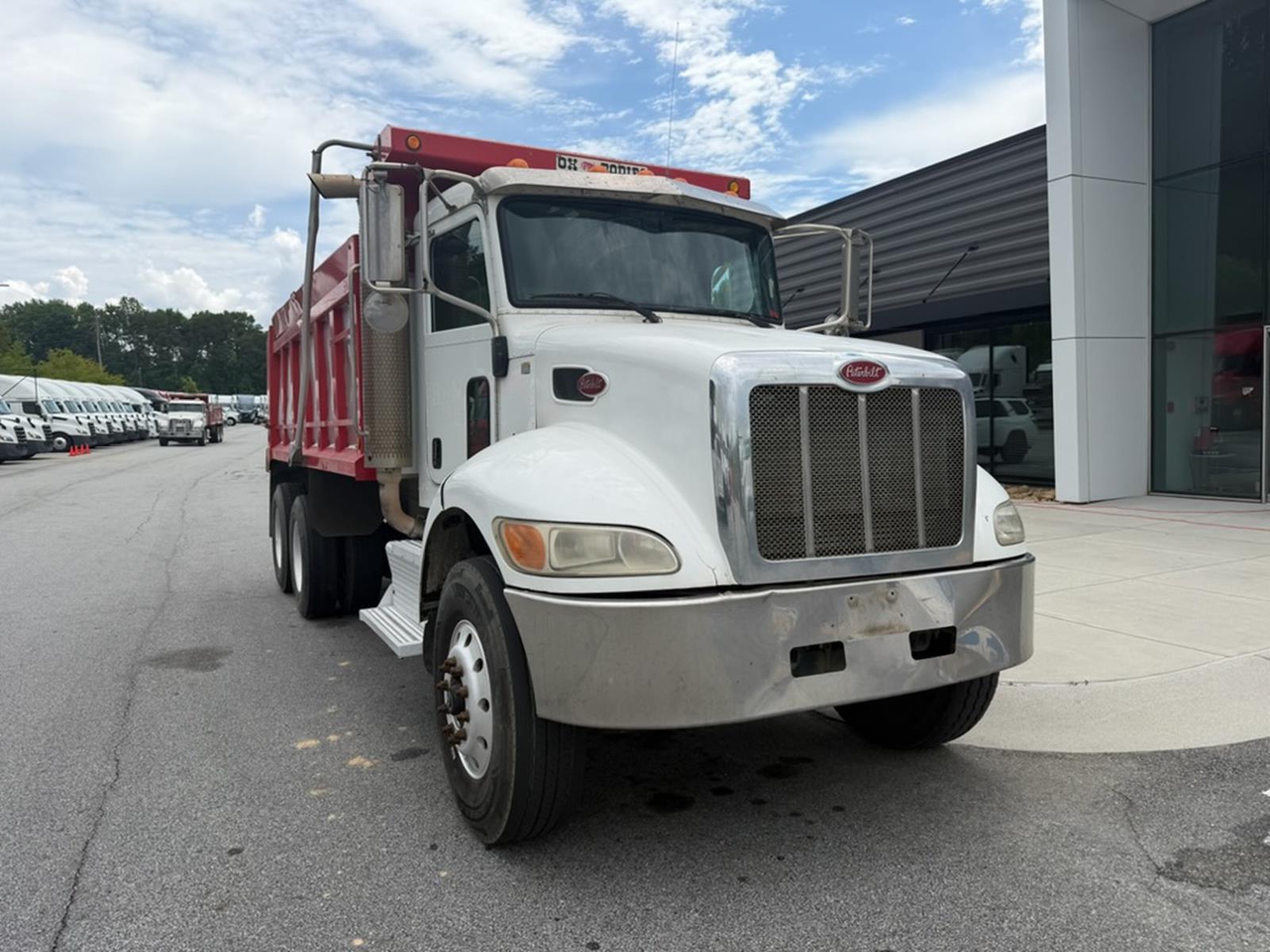 Used 2017 Peterbilt 348 - photo 1