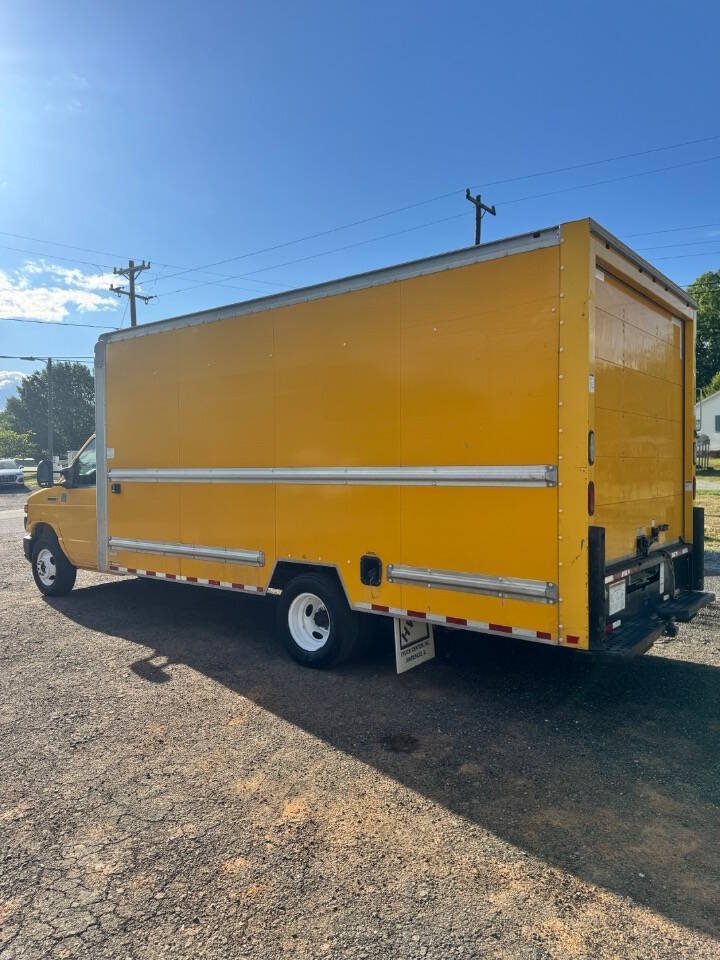 Used 2016 Ford E-350 - photo 5