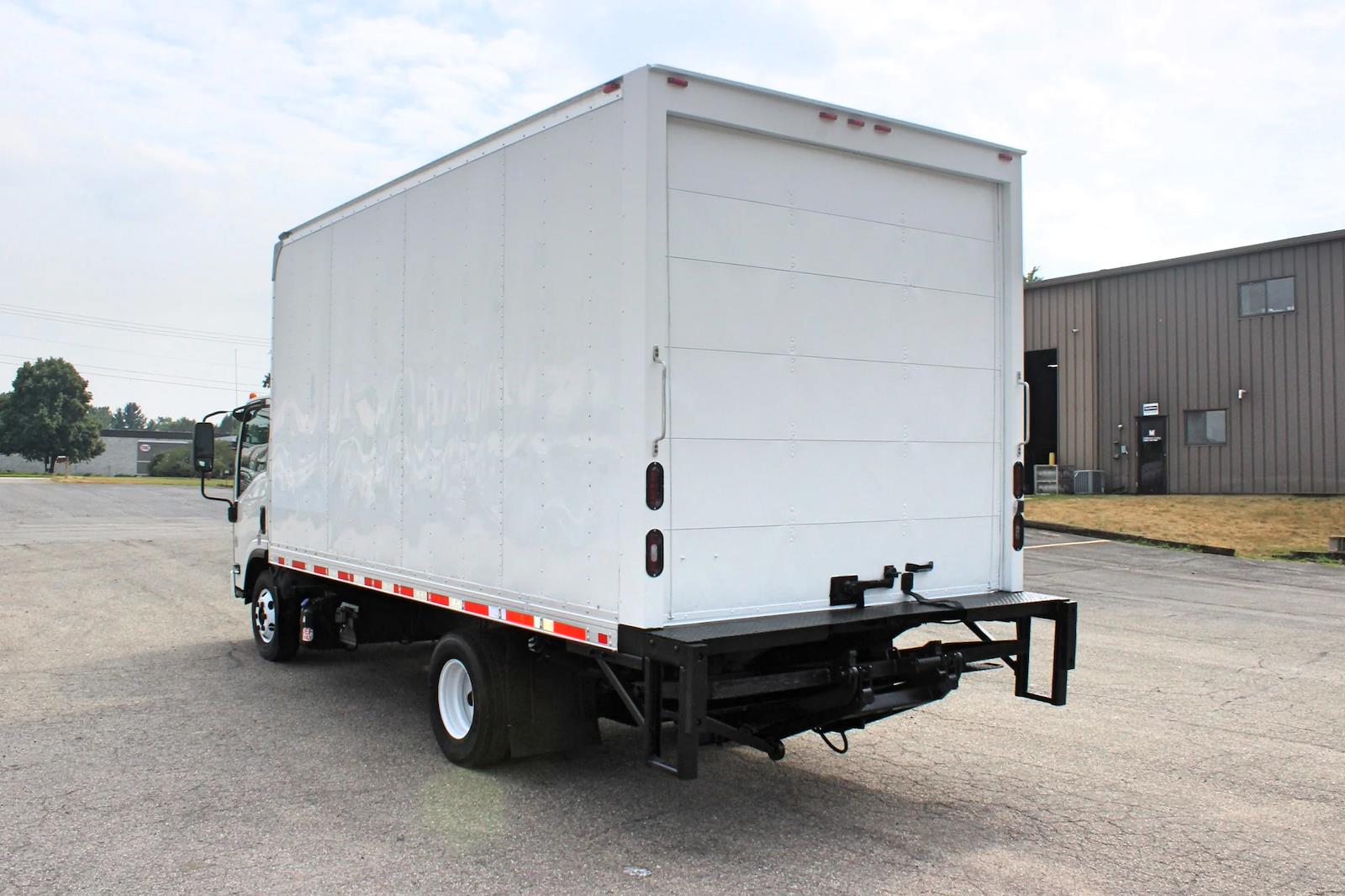 Used 2019 Isuzu NPR-HD - photo 2