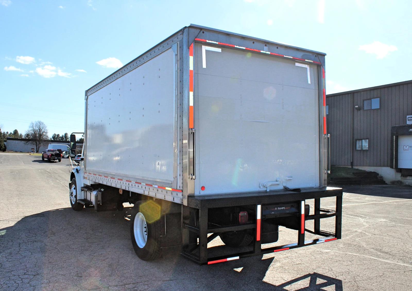 Used 2019 Freightliner M2 106 - photo 2