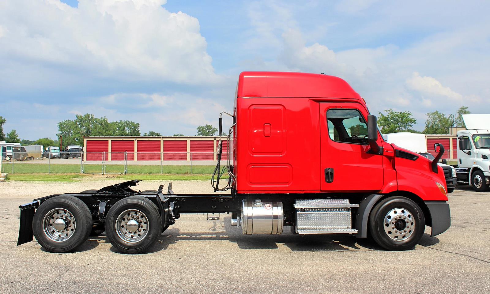 Used 2020 Freightliner Cascadia - photo 1