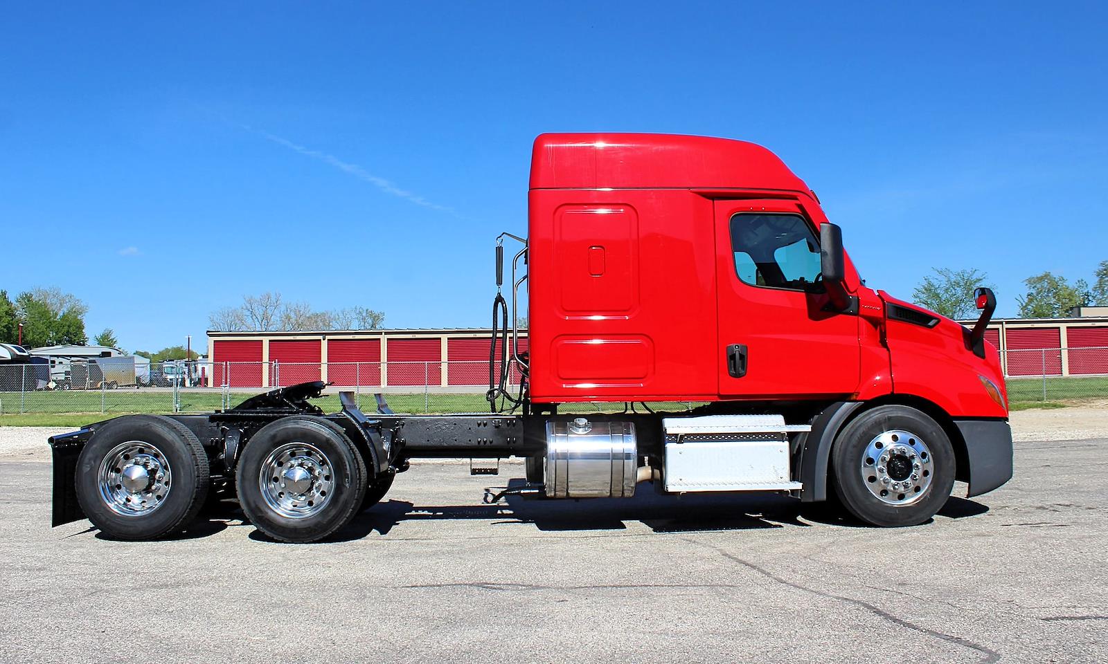Used 2020 Freightliner Cascadia - photo 1