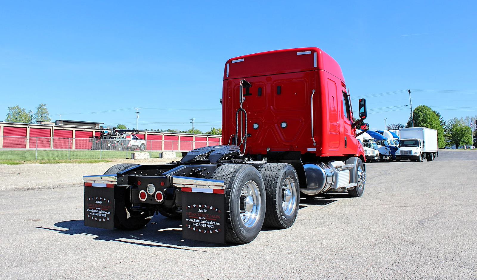 Used 2020 Freightliner Cascadia - photo 2
