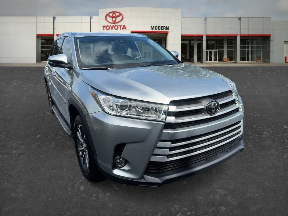 Used 2019 Toyota Highlander - photo 2