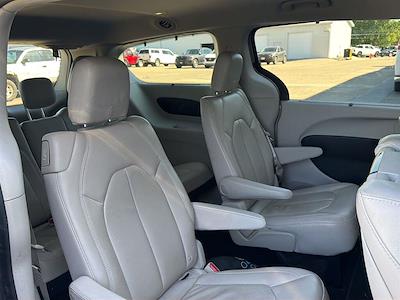 2017 Chrysler Pacifica FWD Minivan for sale #426T2282 - photo 2