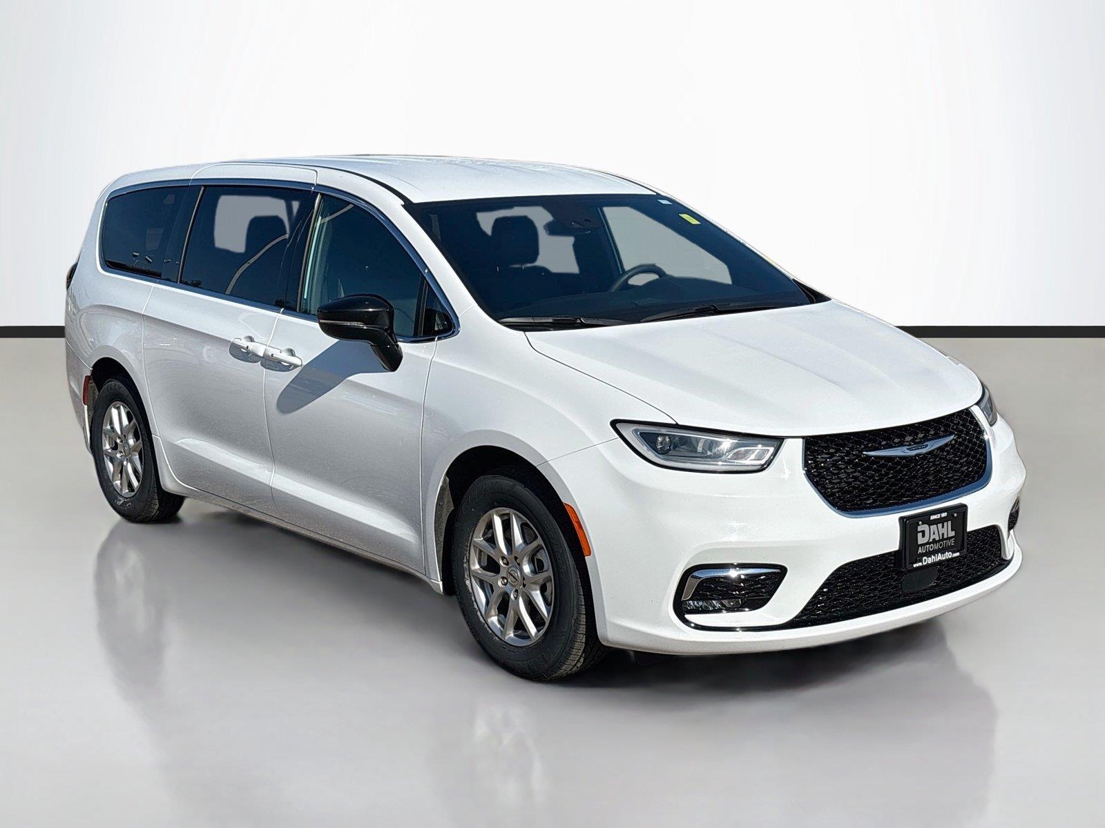 Used 2025 Chrysler Pacifica - photo 1