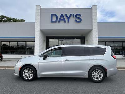 2024 Chrysler Pacifica FWD Minivan for sale #P27041 - photo 2