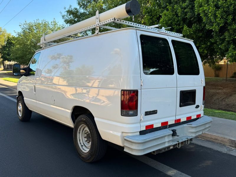 Used 2010 Ford E-250 - photo 2