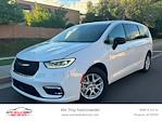 Used 2026 Chrysler Pacifica Select Minivan thumbnail 1