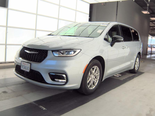 Used 2026 Chrysler Pacifica - photo 1