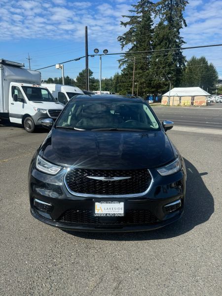 Used 2023 Chrysler Pacifica - photo 2