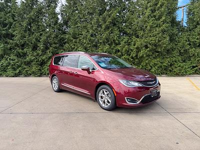 2017 Chrysler Pacifica FWD Minivan for sale #G26999A - photo 1