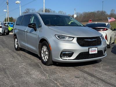 2024 Chrysler Pacifica FWD Minivan for sale #P7699 - photo 2
