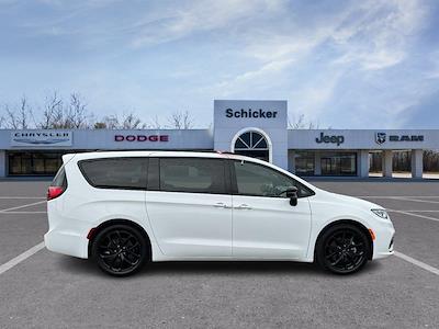 2025 Chrysler Pacifica FWD Minivan for sale #P7811 - photo 2