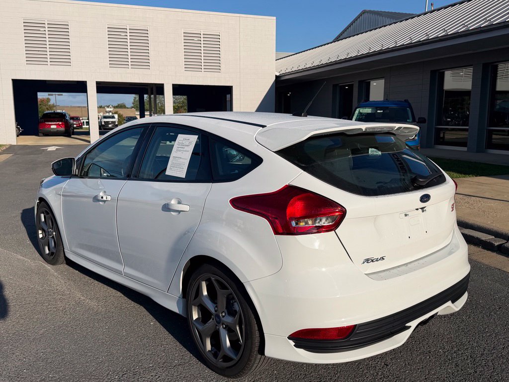 Used 2018 Ford Focus - photo 2