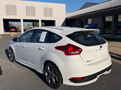 2018 Ford Focus FWD Hatchback for sale #26F56A - photo 2