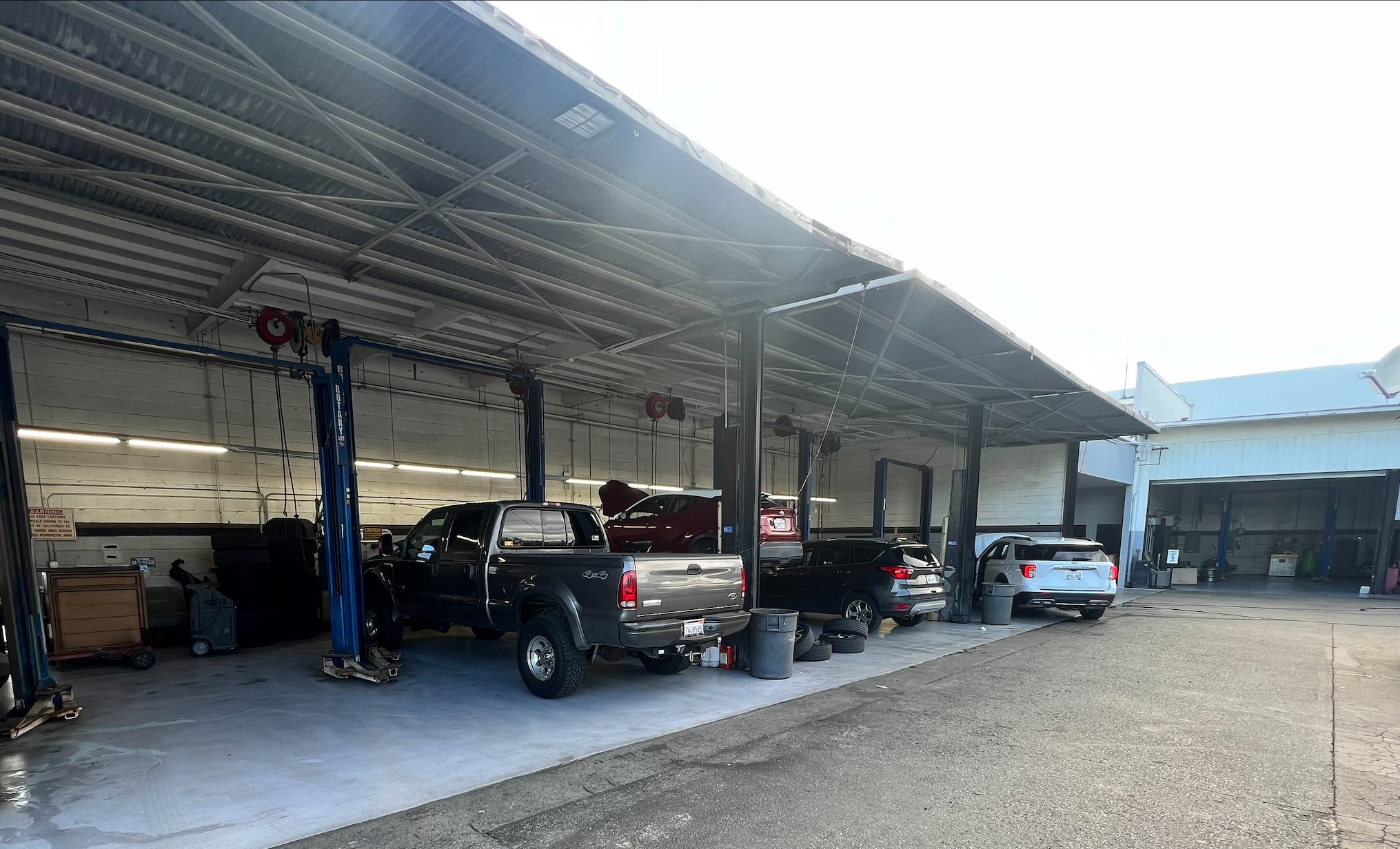 Service Bay at Vista Ford of Woodland Hills