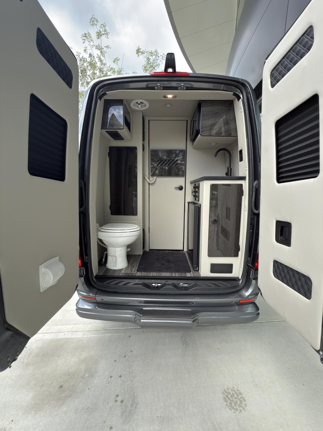 Browse our virtual commercial inventory showroom