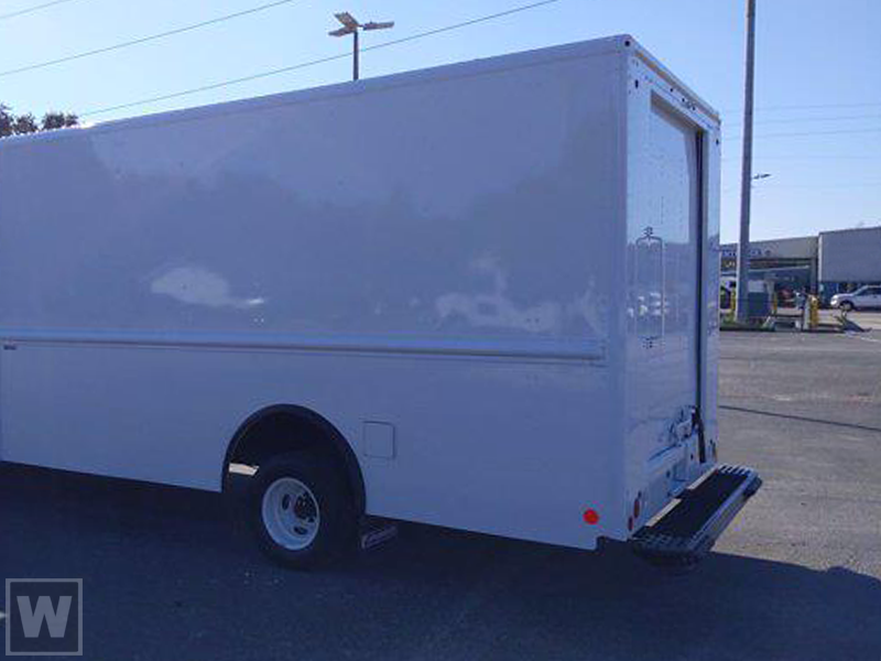 New 2027 Ford E-450 - photo 2