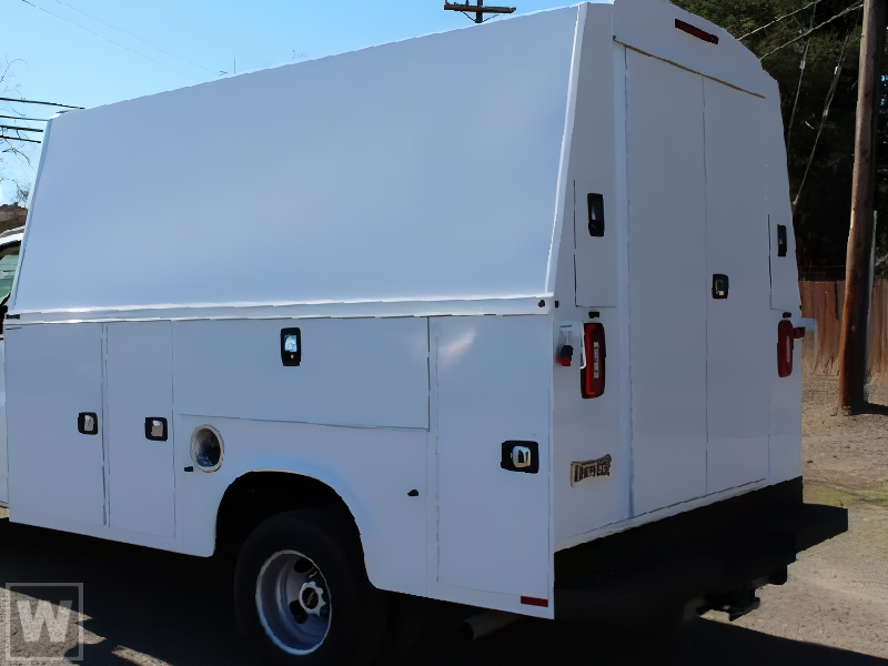 New 2025 GMC Savana 3500 - photo 2