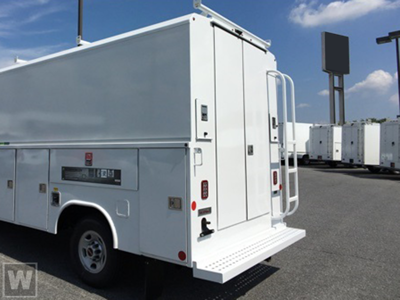 New 2025 GMC Savana 3500 - photo 2