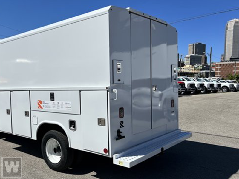 New 2025 Ford E-350 - photo 2